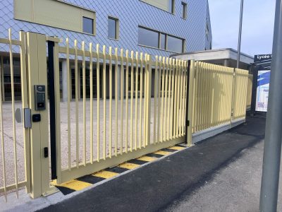 Portail autoportant barreaudé (3)