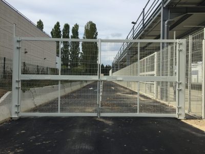 Portail grillagé (2)