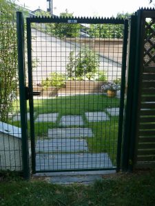 Portillon grillagé avec lisse défensive